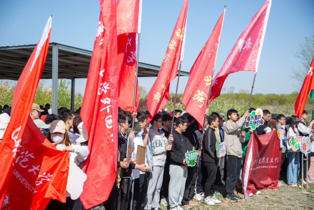 我校第四届“新师春晖农场”种植活动火热开园