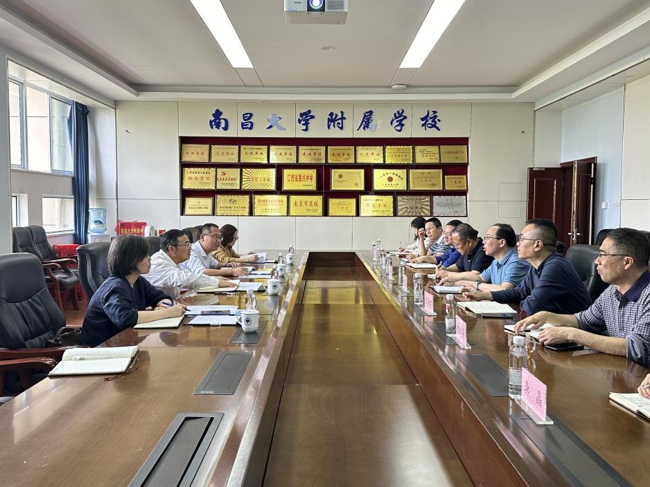 副校长涂宗财赴附属学校开展调研