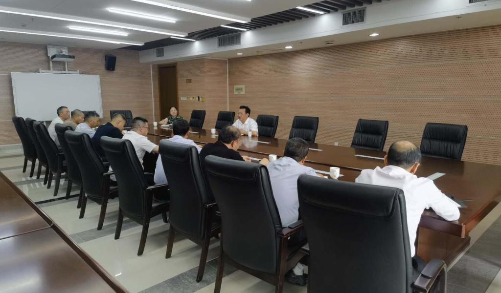 校党委书记主持召开决策咨询委员会工作座谈会