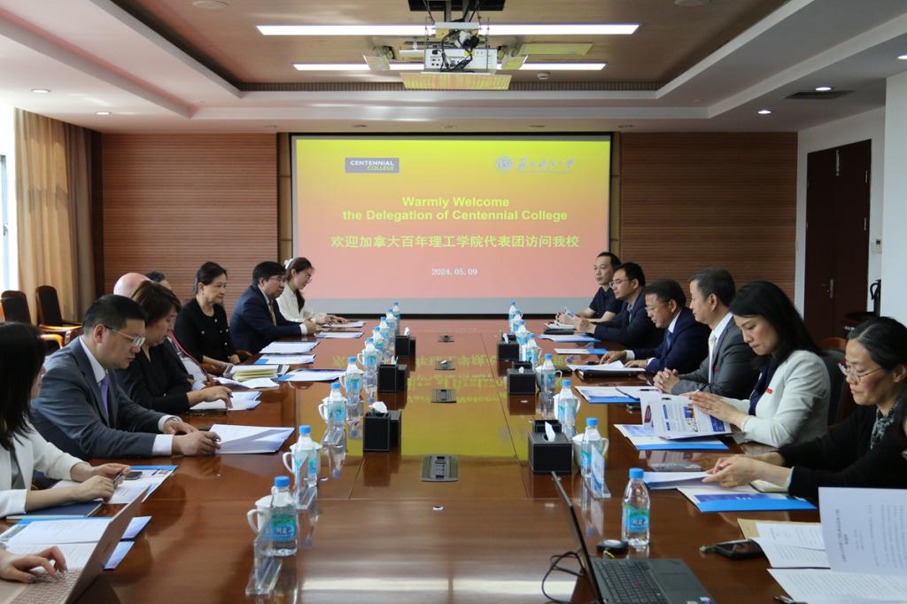 加拿大百年理工学院代表团访问我校