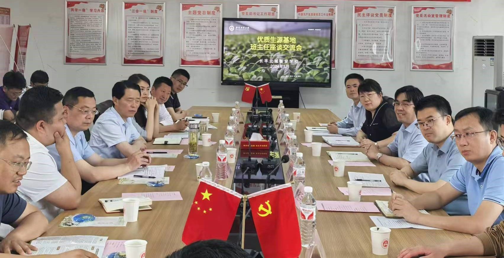 校领导率队赴优秀生源基地签约挂牌仪式