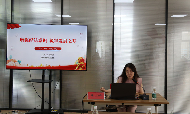 学院举行机关党委支部书记进学生社区讲党课活动