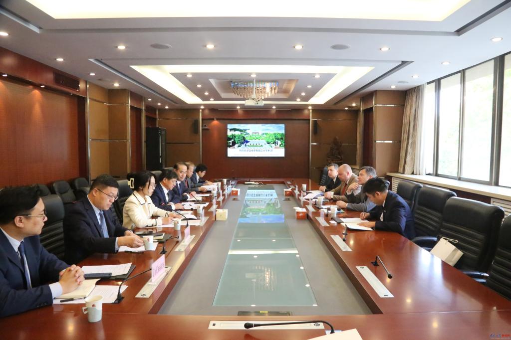 白俄罗斯国立大学校长一行来访我校