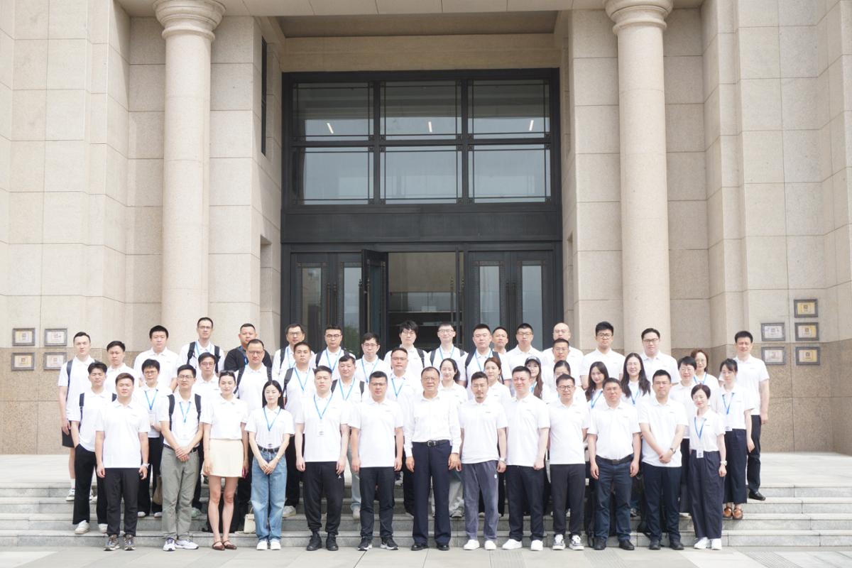 “浙商青蓝接力工程”新生代企业家代表团调研创新港