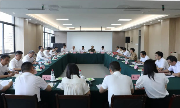 学校与沙坪坝区举行座谈交流会