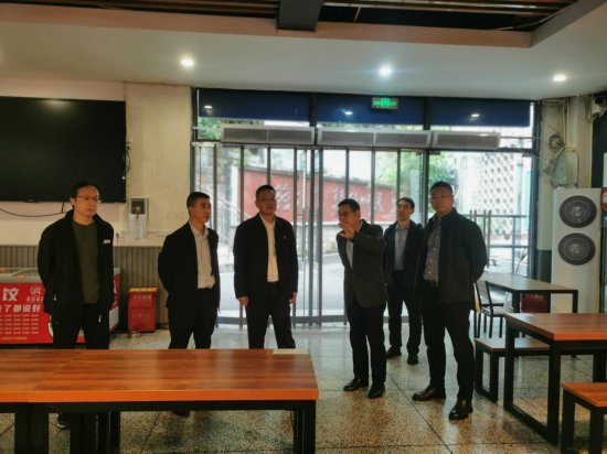 学校纪委书记贺吉胜到初等教育学院调研座谈