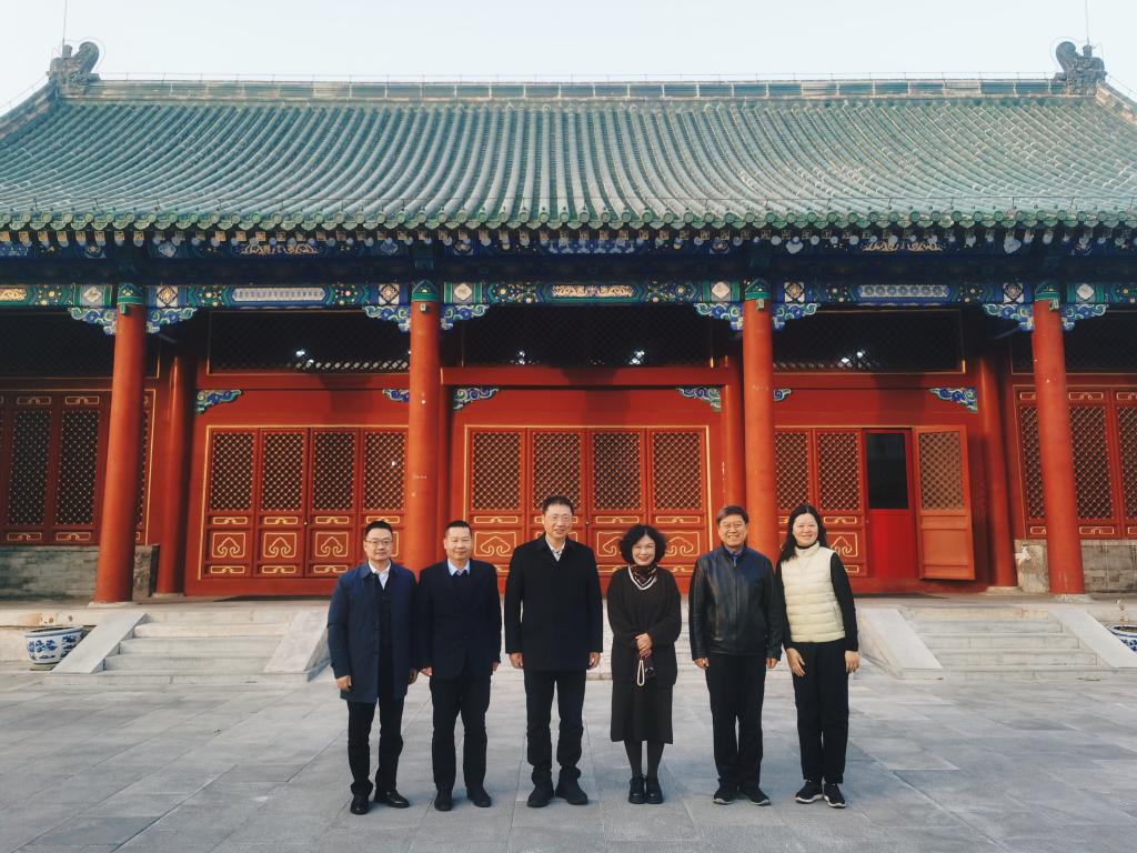 校长王国胤拜访杰出前辈校友张闻天孙女张东燕