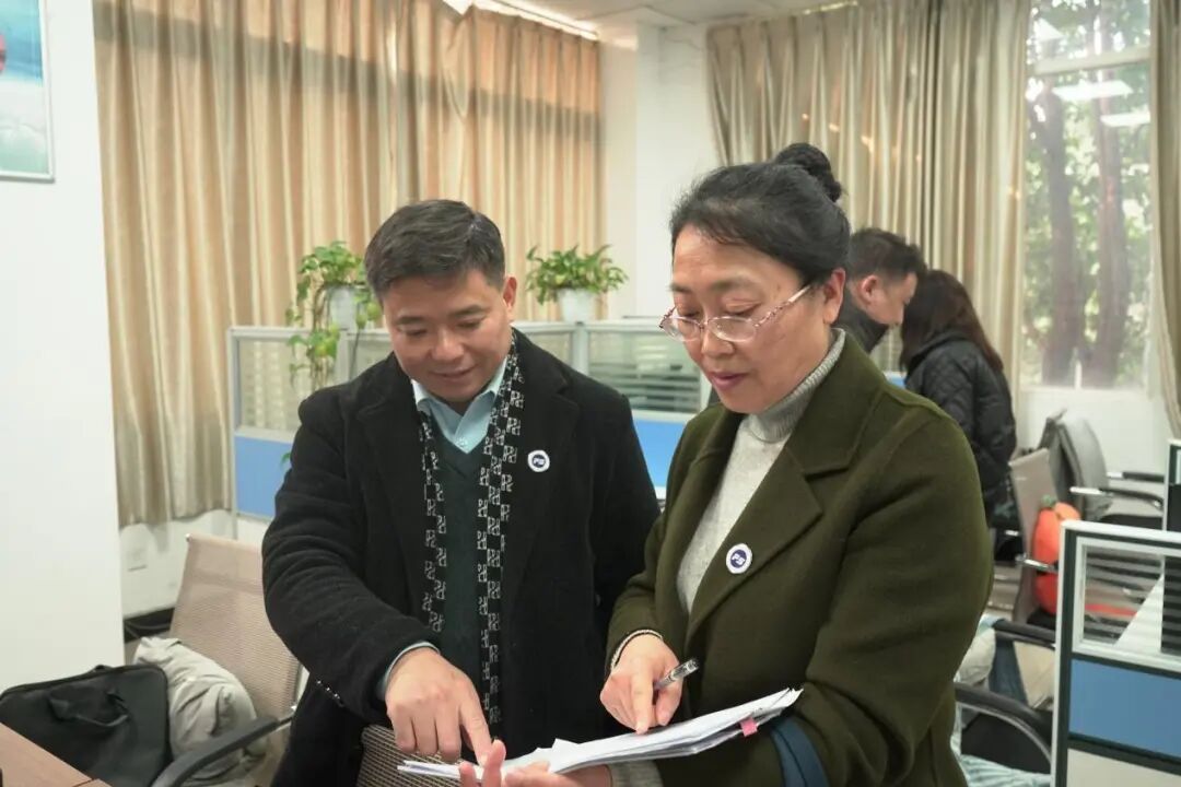 辞旧迎新焕新颜 重庆法商学校开展节前环境整治与作风建设活动