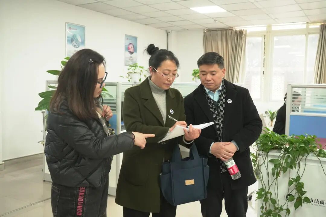 辞旧迎新焕新颜 重庆法商学校开展节前环境整治与作风建设活动