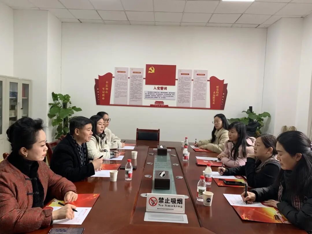 沙坪坝街道前往重庆法商学校开展妇联慰问座谈会暨企业帮扶座谈会