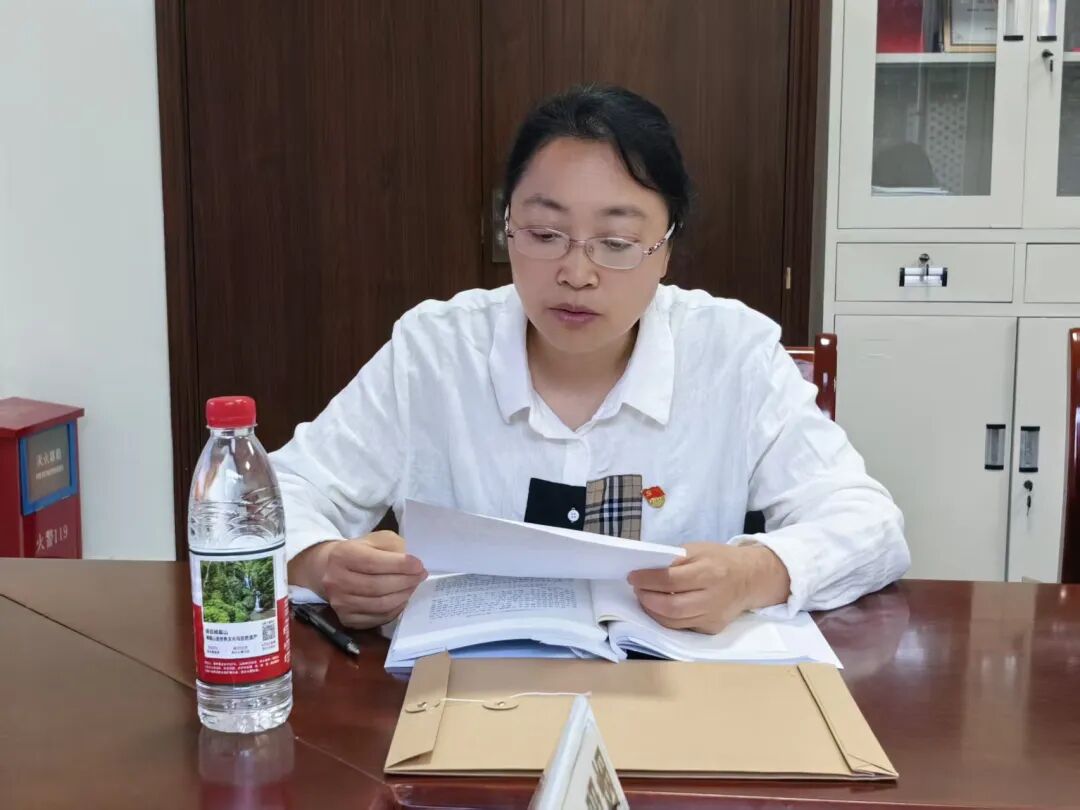重庆法商学校党支部开展专题学习会 深入学习贯彻全国两会精神