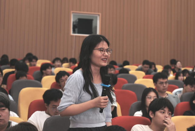 海南大学举办第十九期人文社科名家讲坛
