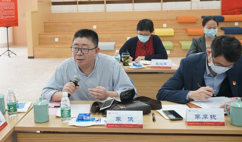 馆长潘卫,党委宣传部党员代表牟鲁霞,科学史与科学文化研究院院长李侠