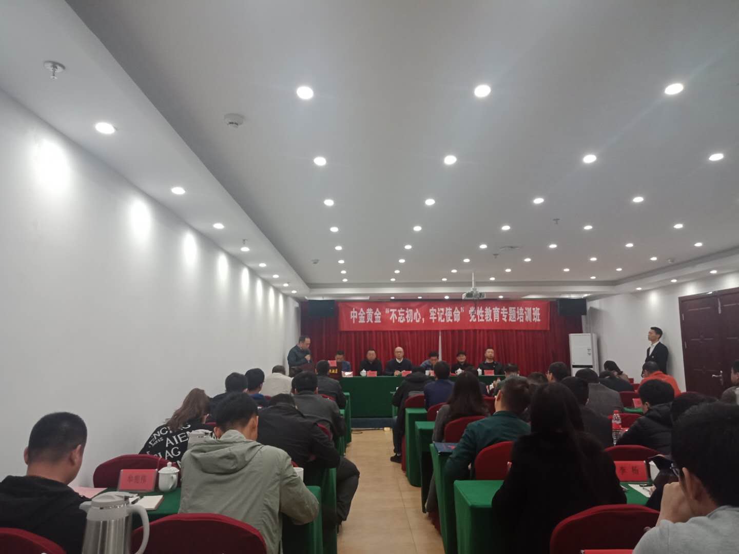 杜鹃花盛开之时 黄金企业组团到来